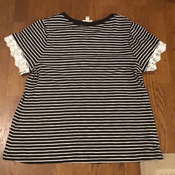 Adorable black and white striped with lace sleeves ladies XL soft top - Picture 5 of 5
